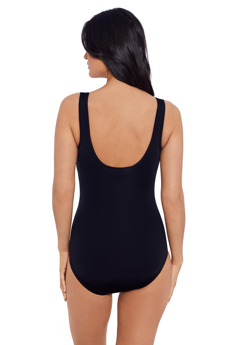 Shapesolver Sport by Penbrooke
Scoop Tank Swimsuit Going In Circles 70100048